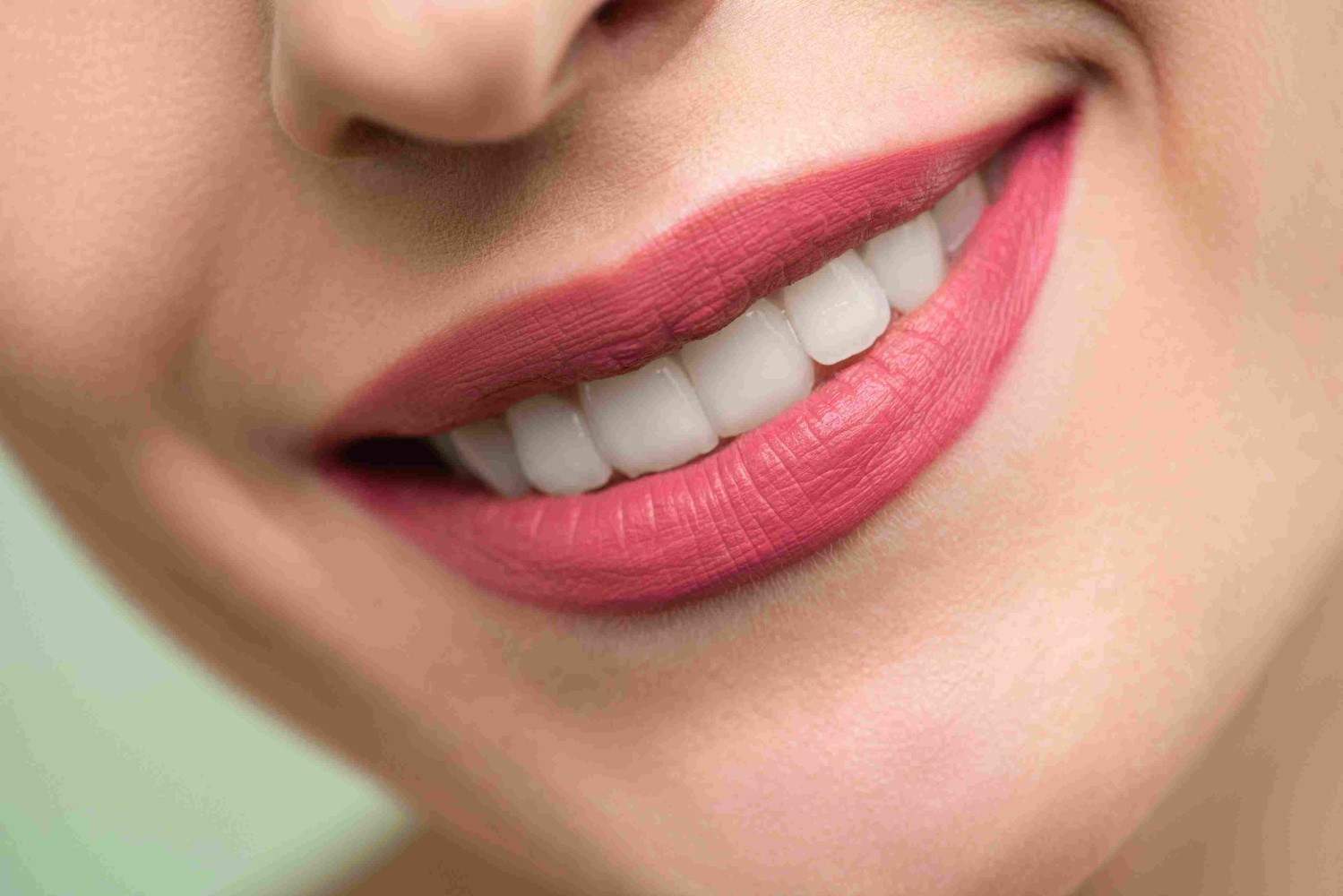 ¿Cómo mejorar tus labios con ácido hialurónico?